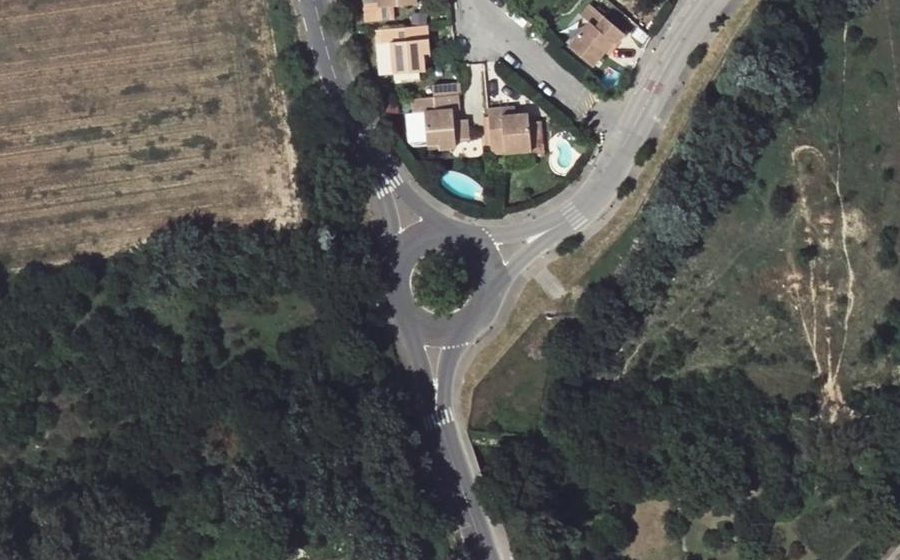 Vue aérienne du Rond-point anonyme n°27582332