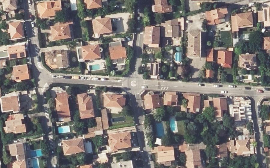 Vue aérienne du Rond-point anonyme n°27582817