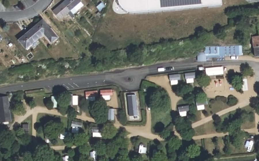 Vue aérienne du Rond-point anonyme n°275855898