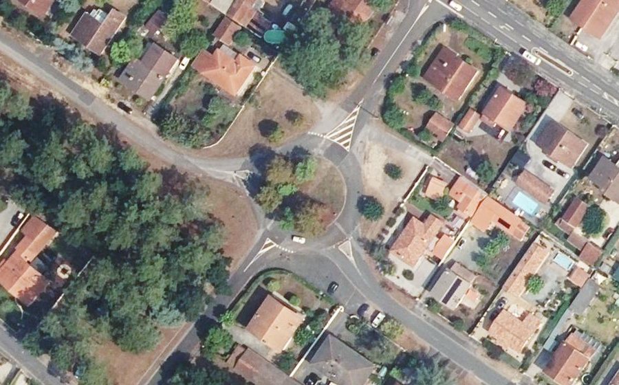 Vue aérienne du Rond-point anonyme n°27588362