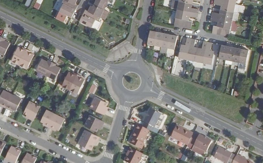 Vue aérienne du Rond-point anonyme n°27588719