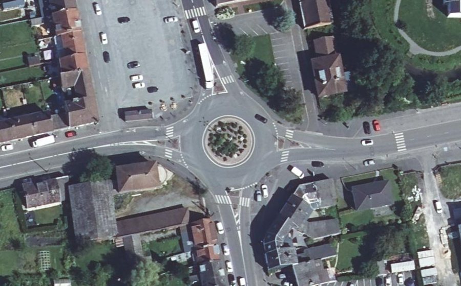Vue aérienne du Rond-point anonyme n°27589091