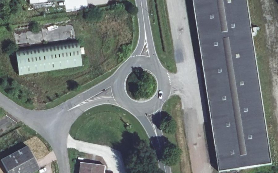 Vue aérienne du Rond-point anonyme n°27589096