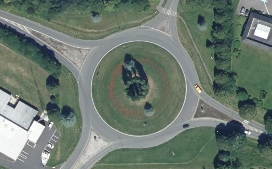 Vue aérienne du Rond-point anonyme n°27589098