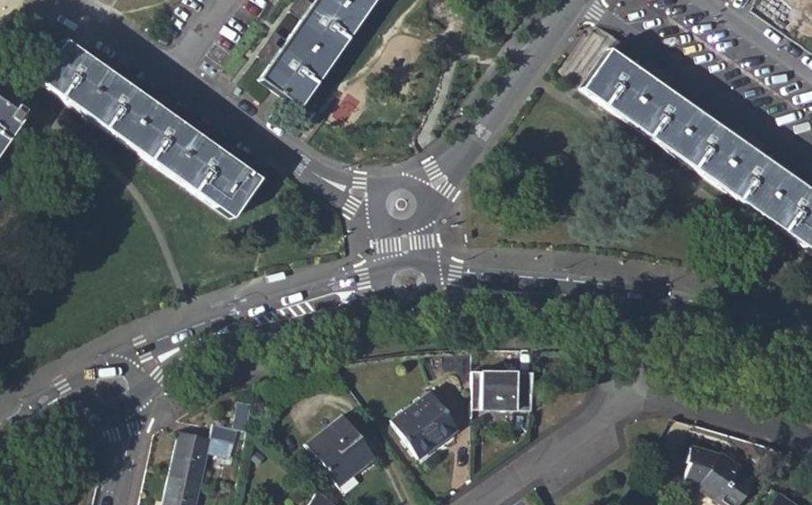 Vue aérienne du Rond-point anonyme n°27589156