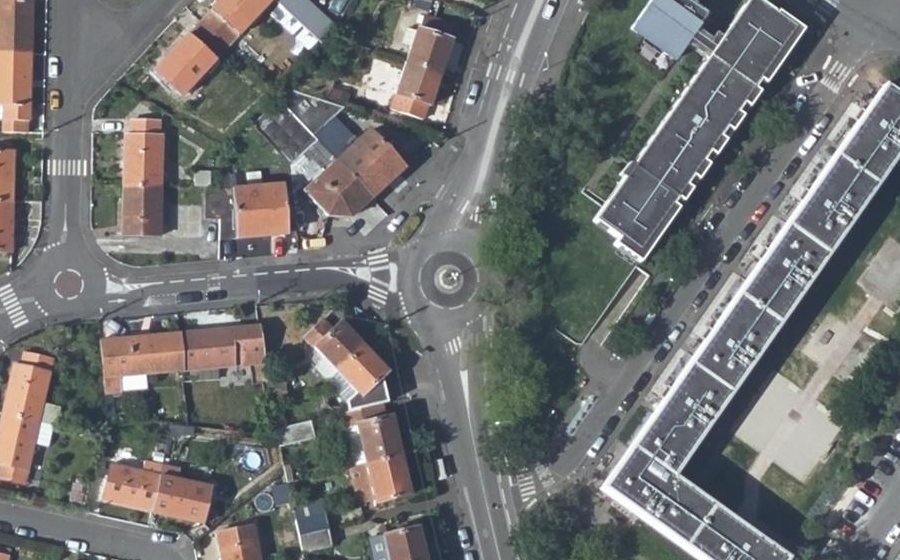 Vue aérienne du Rond-point anonyme n°27589166