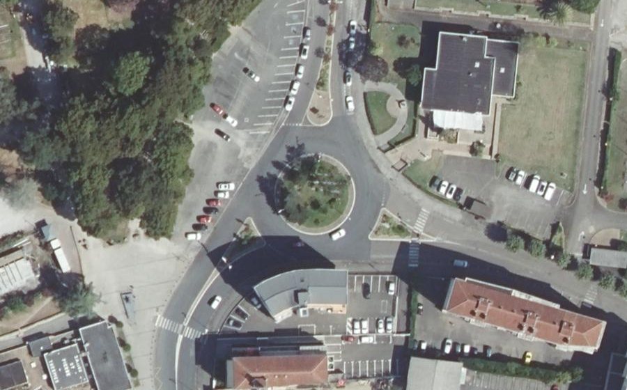 Vue aérienne du Rond-point anonyme n°27589363