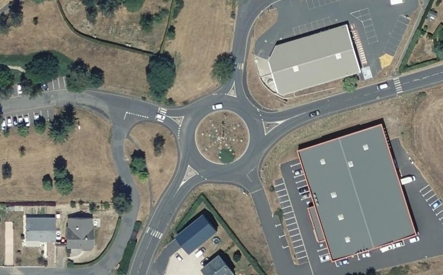 Vue aérienne du Rond-point anonyme n°27589364