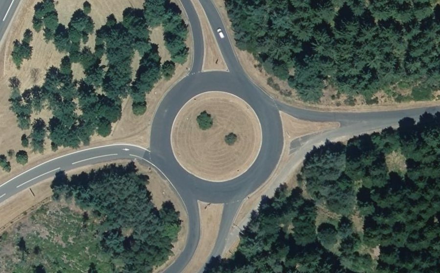 Vue aérienne du Rond-point anonyme n°27589384