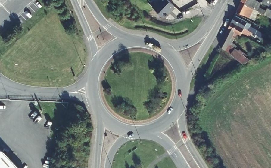 Vue aérienne du Rond-point anonyme n°27589680