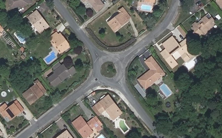 Vue aérienne du Rond-point anonyme n°27597629