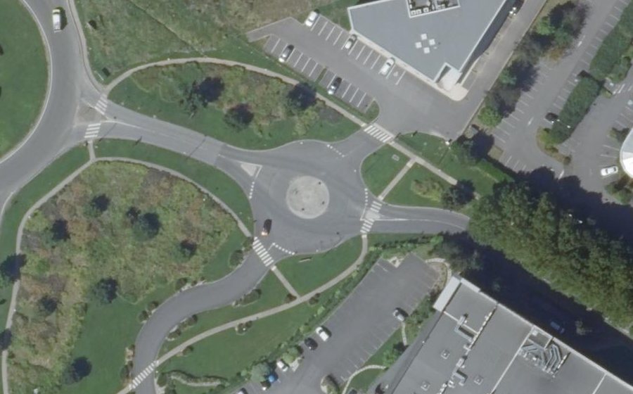 Vue aérienne du Rond-point anonyme n°27601404