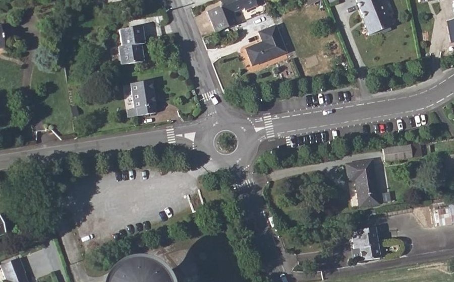 Vue aérienne du Rond-point anonyme n°27603870
