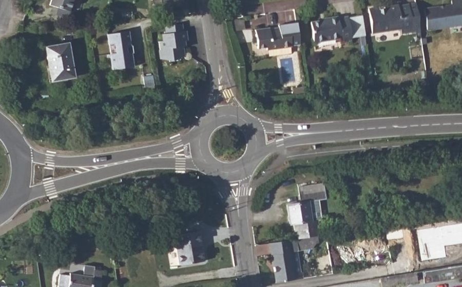 Vue aérienne du Rond-point anonyme n°27603876