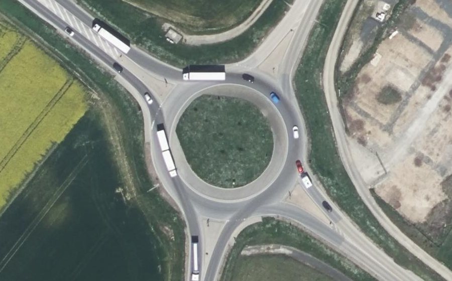 Vue aérienne du Rond-point anonyme n°27605120