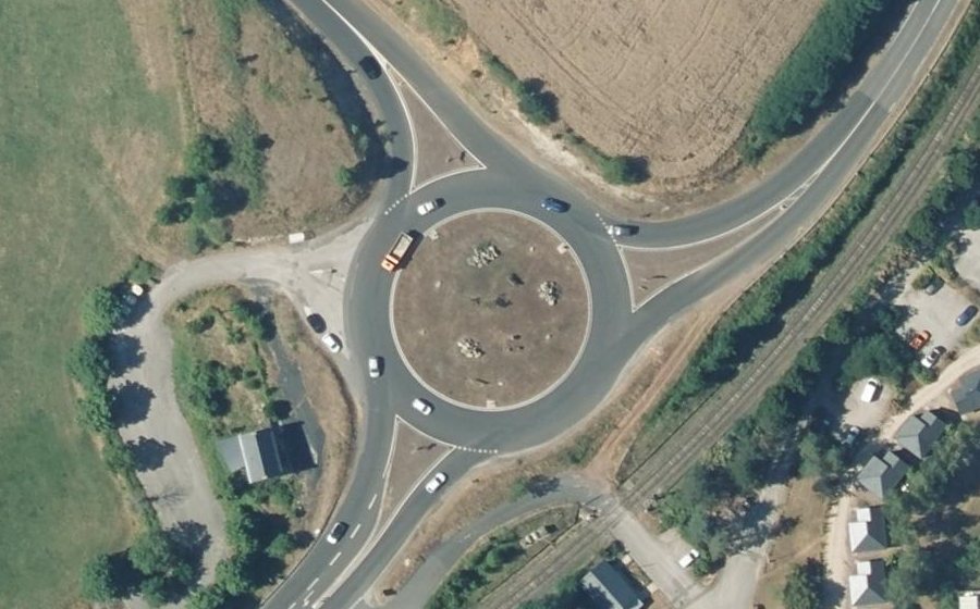 Vue aérienne du Rond-point anonyme n°27607498
