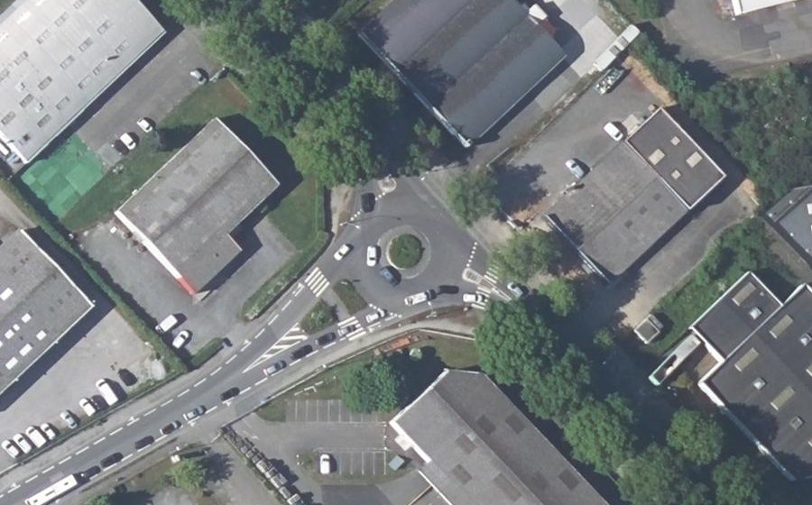 Vue aérienne du Rond-point anonyme n°27610976