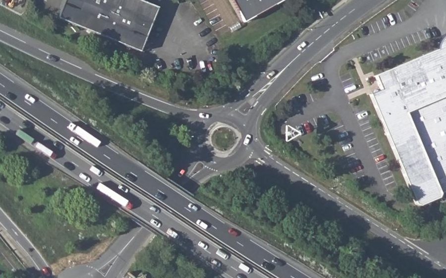 Vue aérienne du Rond-point anonyme n°27610977