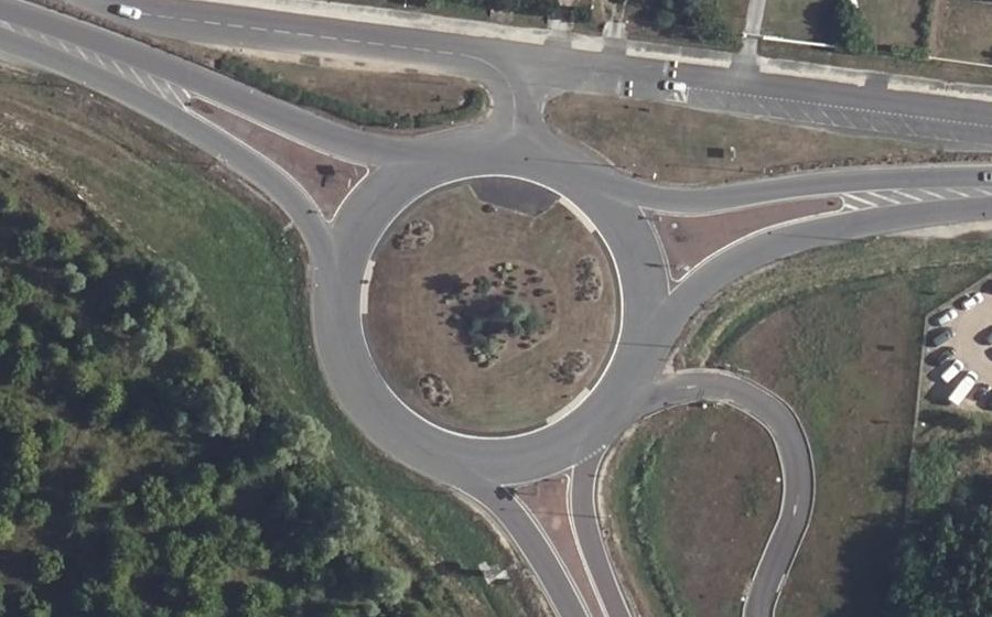 Vue aérienne du Rond-point anonyme n°27611257