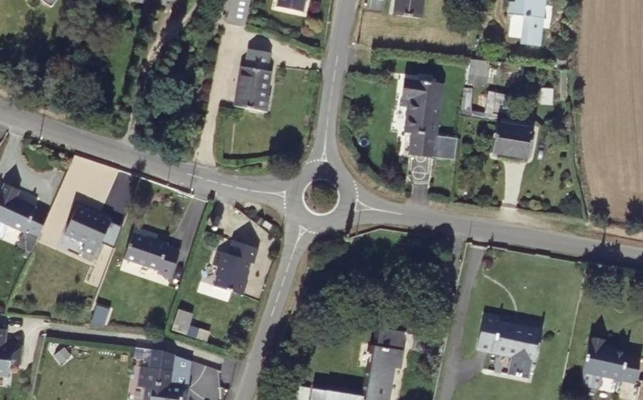 Vue aérienne du Rond-point anonyme n°276131553
