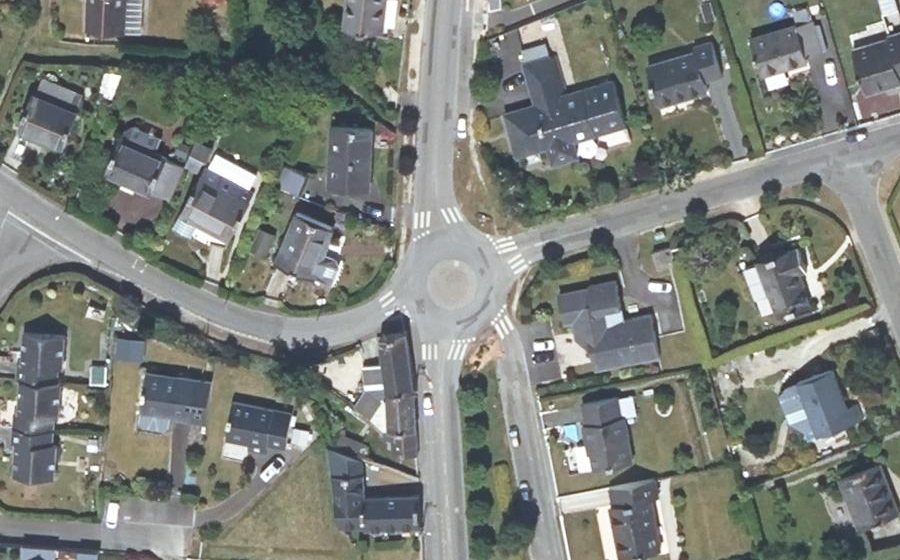 Vue aérienne du Rond-point anonyme n°27617753