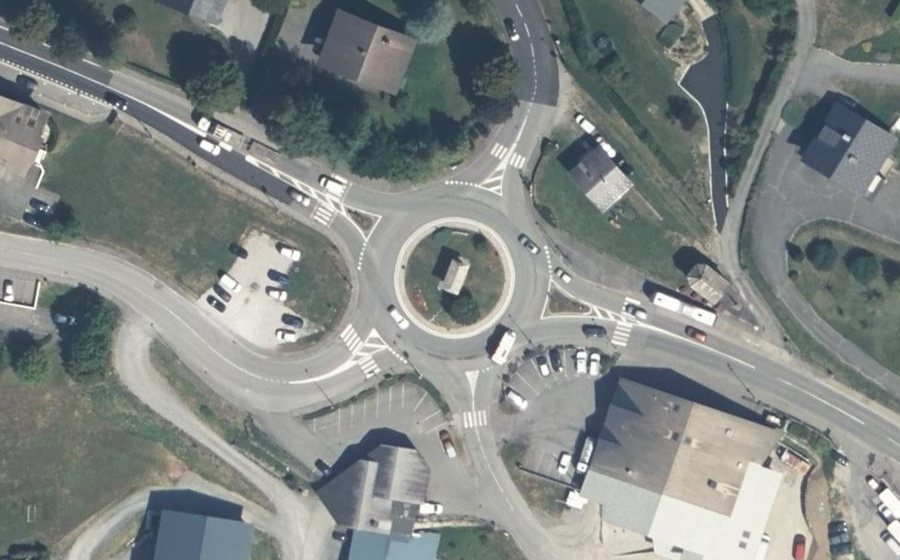Vue aérienne du Rond-point anonyme n°276189493