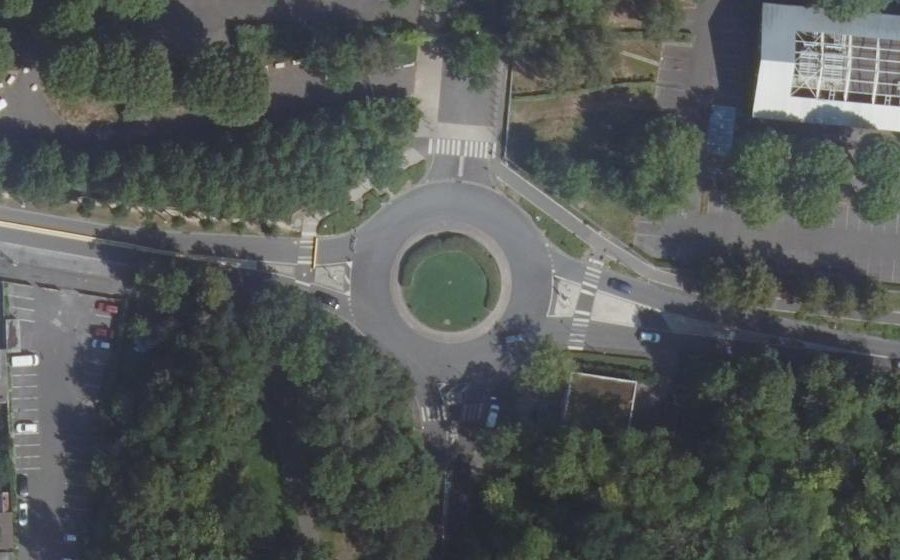 Vue aérienne du Rond-point anonyme n°27619380