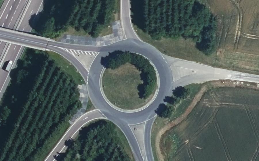 Vue aérienne du Rond-point anonyme n°27619562