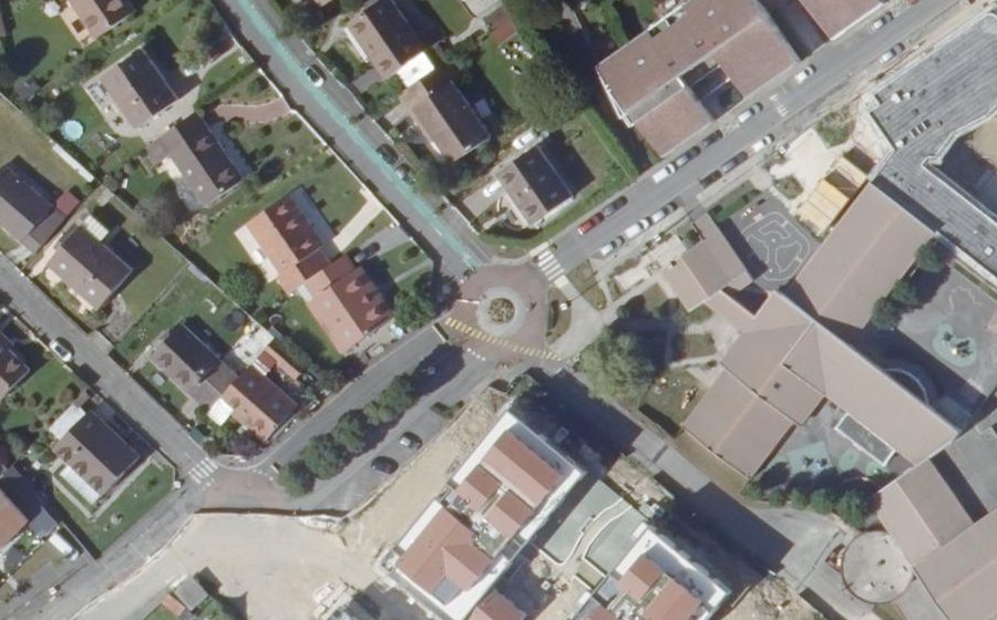 Vue aérienne du Rond-point anonyme n°27619967
