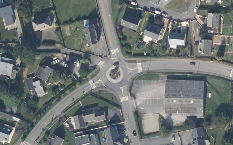 Vue aérienne du Rond-point anonyme n°276217996