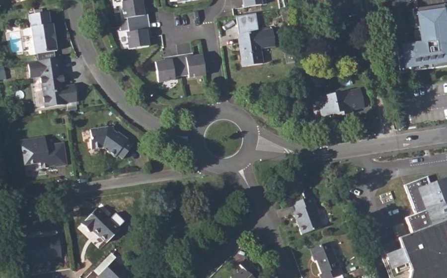 Vue aérienne du Rond-point anonyme n°27624182