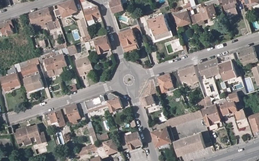 Vue aérienne du Rond-point anonyme n°276258905