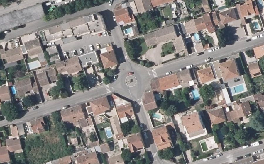 Vue aérienne du Rond-point anonyme n°276258911