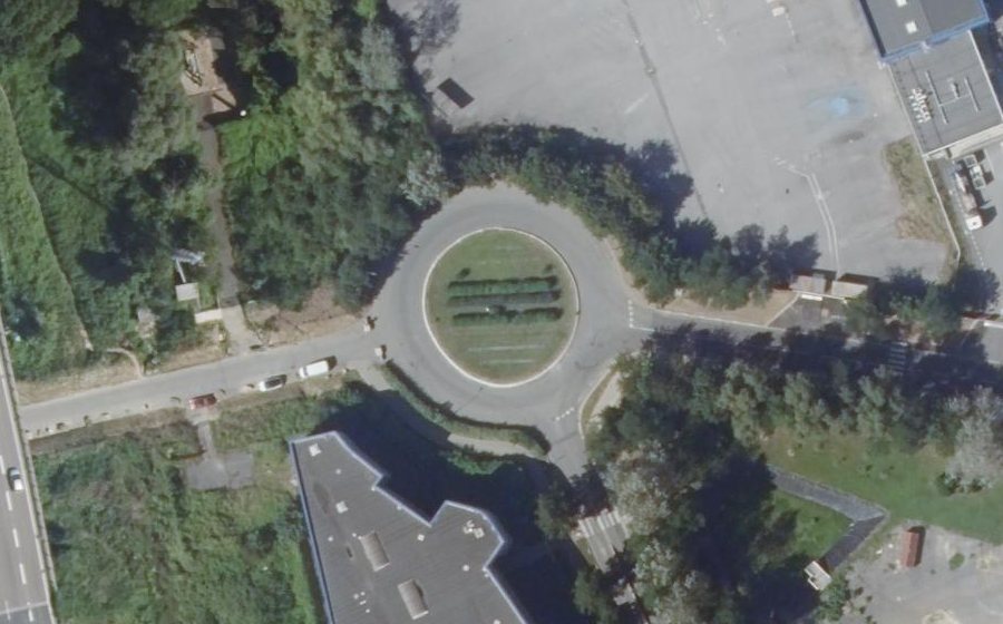 Vue aérienne du Rond-point anonyme n°27626522