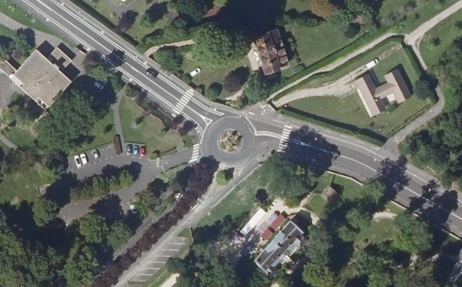 Vue aérienne du Rond-point anonyme n°27628012