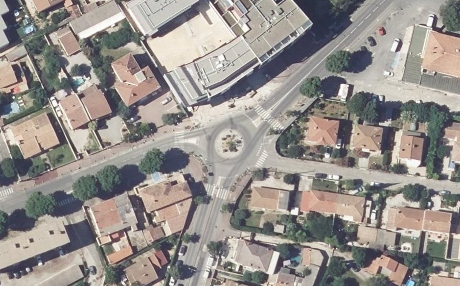 Vue aérienne du Rond-point anonyme n°27638303
