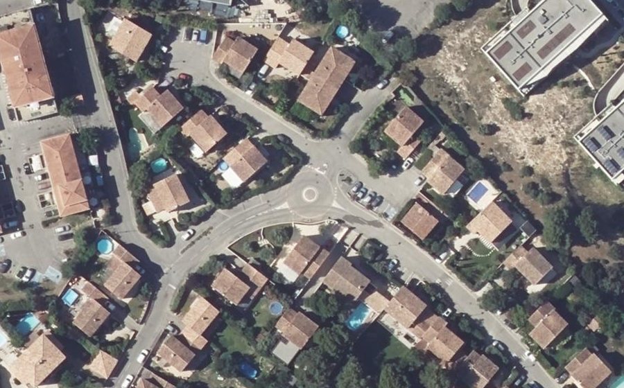 Vue aérienne du Rond-point anonyme n°27645697