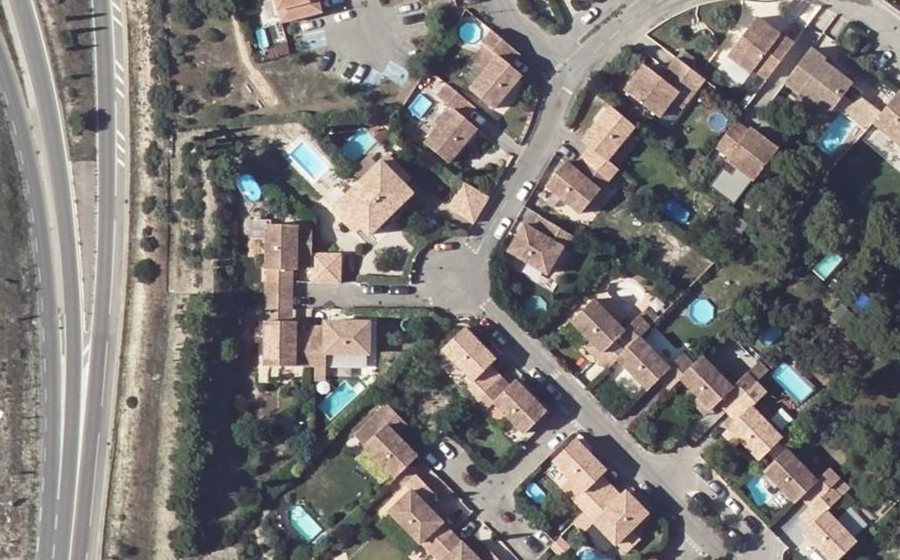Vue aérienne du Rond-point anonyme n°27645700