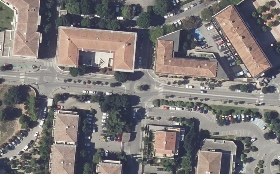 Vue aérienne du Rond-point anonyme n°27645711