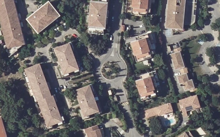 Vue aérienne du Rond-point anonyme n°27645717