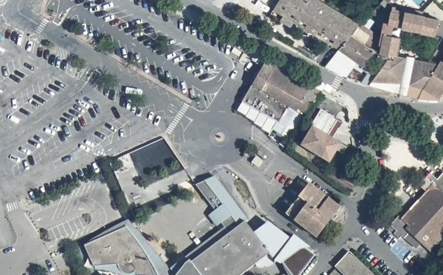 Vue aérienne du Rond-point anonyme n°276467351