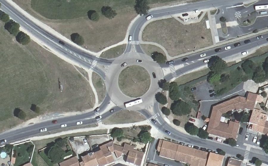 Vue aérienne du Rond-point anonyme n°27651746