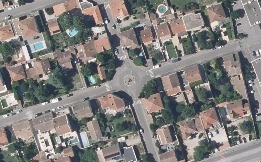 Vue aérienne du Rond-point anonyme n°276524933