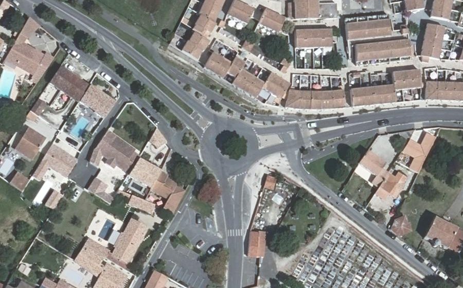 Vue aérienne du Rond-point anonyme n°27652782