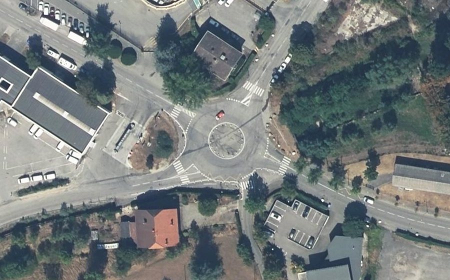 Vue aérienne du Rond-point anonyme n°27656200