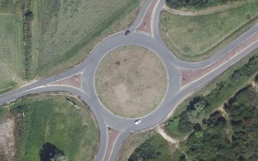 Vue aérienne du Rond-point anonyme n°27657402