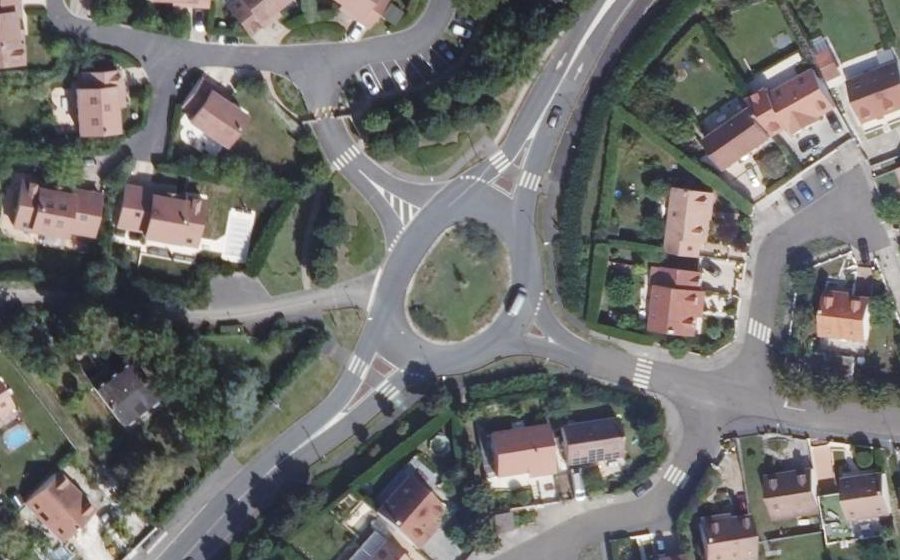 Vue aérienne du Rond-point anonyme n°27657404