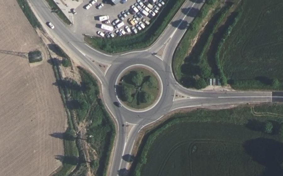 Vue aérienne du Rond-point anonyme n°27672938