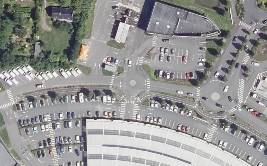 Vue aérienne du Rond-point anonyme n°276743800