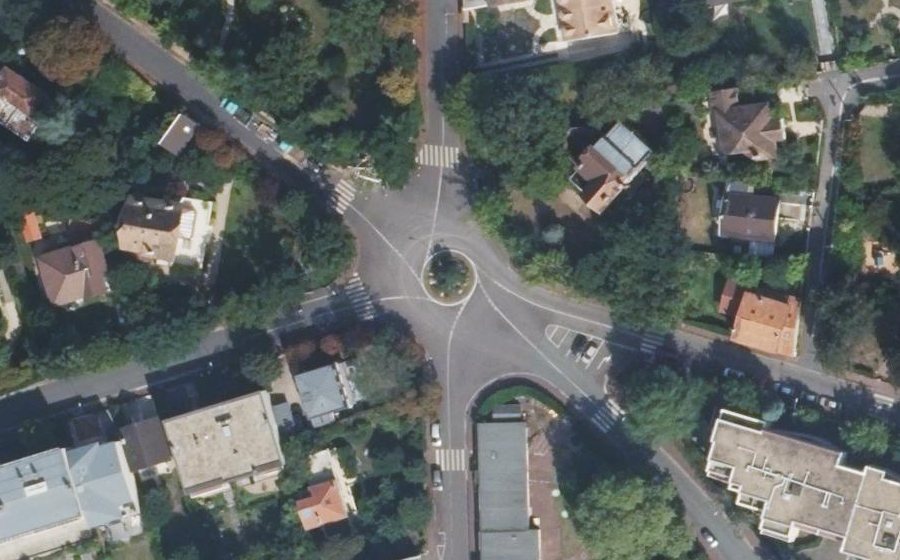 Vue aérienne du Rond-point anonyme n°27676361